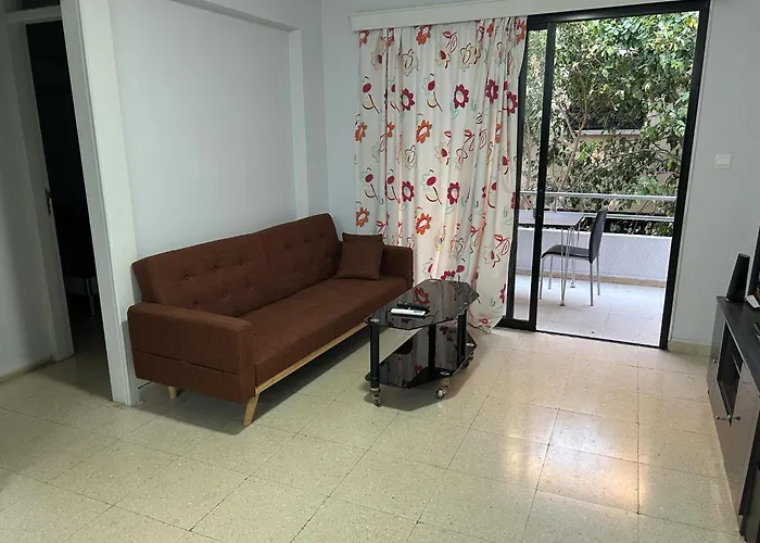 The Relaxing Paralimni